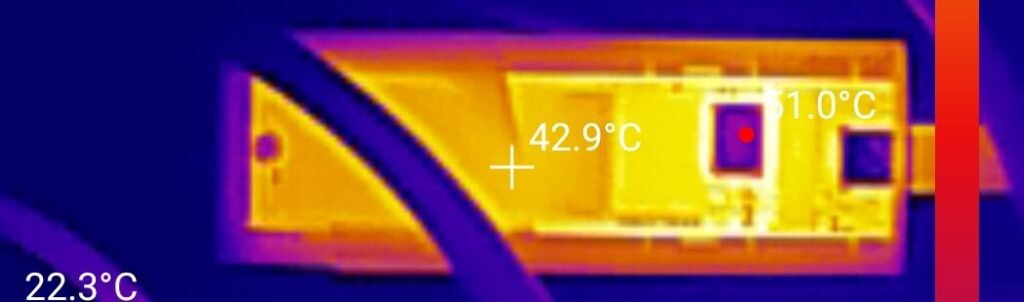 BitLocker data recovery: thermal camera image of an M.2 SSD with the controller at 51°C